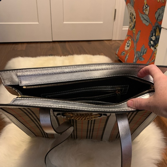 Burberry, Like New Knight Check Tote - Picture 3 of 4